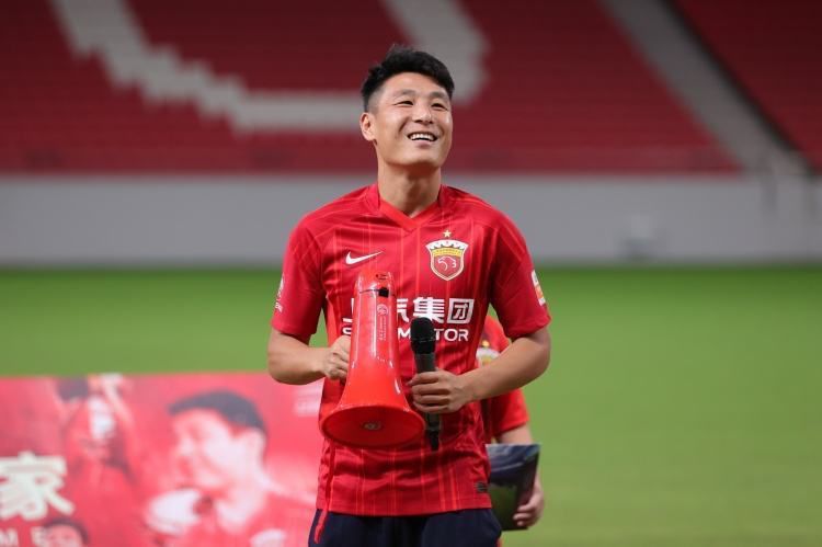 漂亮的荡妇2020